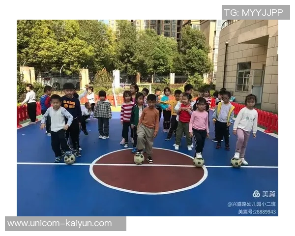 小足球射门游戏的乐趣与技巧探索让孩子们在快乐中成长